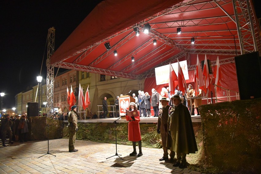 Mieszkańcy uczcili 103. rocznicę odzyskania przez Polskę...