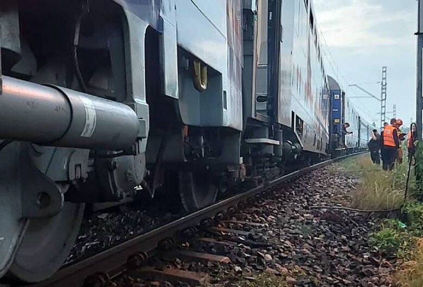 W Czerwionce wykoleił się pociąg. Wagony wypadły z szyn. To pociąg Intercity relacji Warszawa - Bohumin