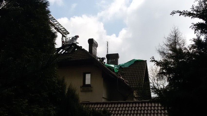 Pożar w Radlinie: W pożarze domu w Radlinie spłonął dach i...