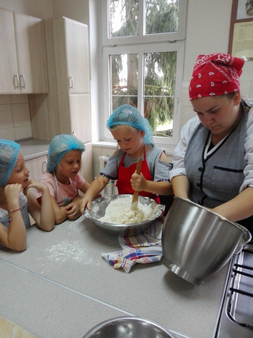 Kulinarne przygody przedszkolaków z pniewskiego Misia [zdjęcia]