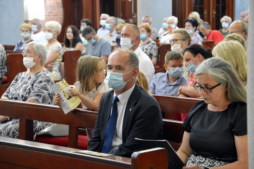 Pożegnanie księdza Janusza Idzika. Nowy proboszcz objął parafię