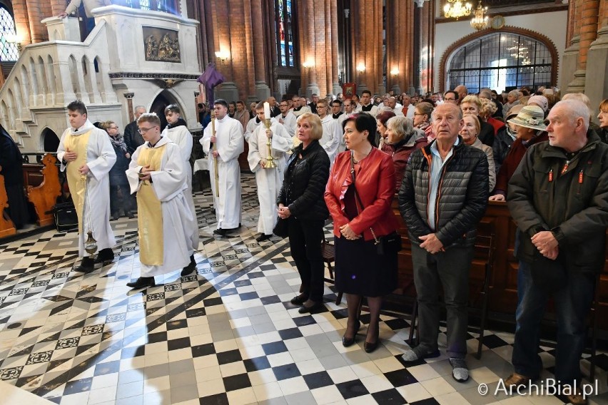 Do dziękczynienia Bogu za dar kapłaństwa i Eucharystii...