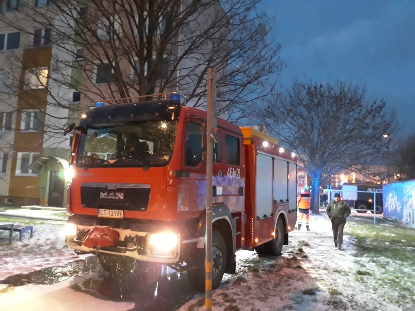 Pożar w bloku przy ulicy Krzywoustego w Inowrocławiu [zdjęcia]