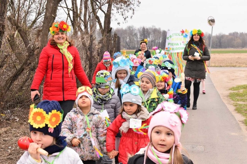 Przedszkolaki z Bystrzycy, Witoszowa i Pszenna przywitały wiosnę [ZDJĘCIA]