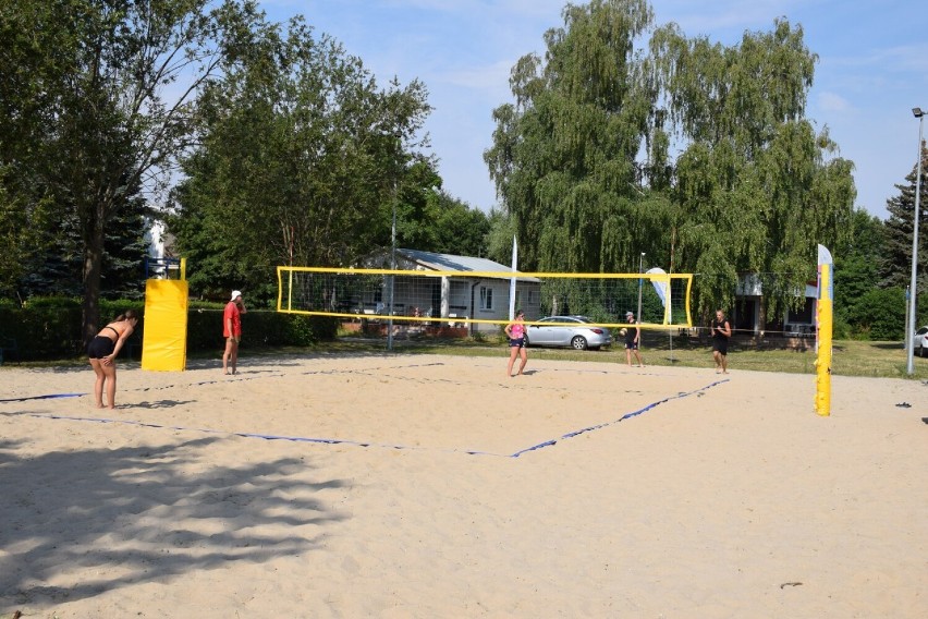 Plażowe rywalizacje. Turniej siatkowej piłki plażowej w Gosławicach. Rozgrywki o puchar prezydenta Konina