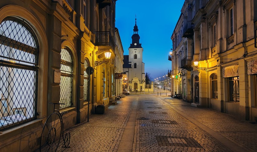 Koronawirus, Piotrków: Opustoszały Rynek Trybunalski i ulice...