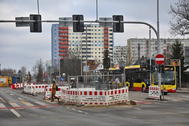 Zobaczcie na kolejnych zdjęciach, jak obecnie wygląda budowa trasy autobusowo-tramwajowej na Nowy Dwór
