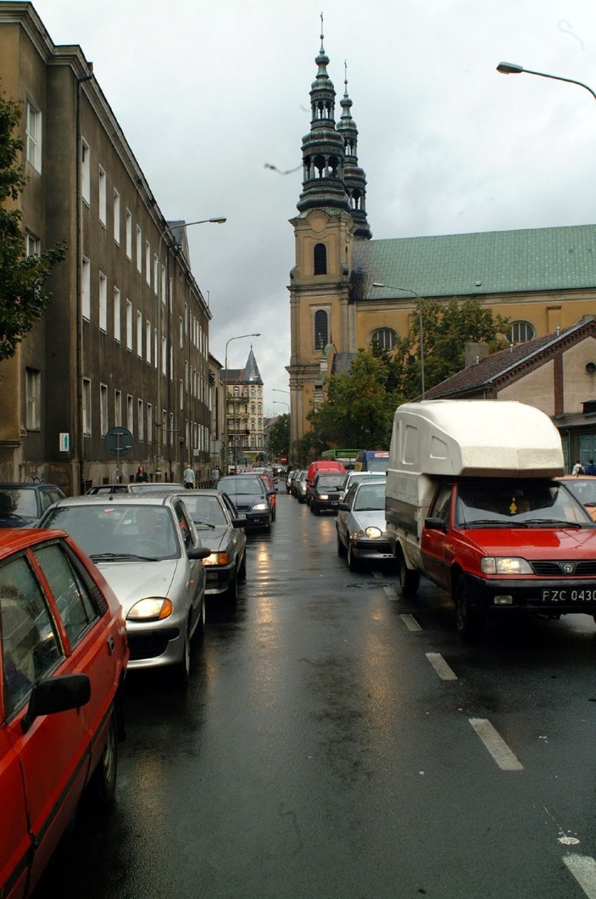 Oto Poznań 2001 roku. Miasto bardzo się zmieniło od tego...