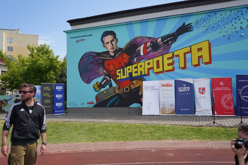Nowy mural można podziwiać na budynku Szkoły Podstawowej nr 2 w Puławach. Zobacz zdjęcia