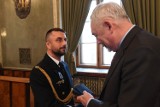 Odznaka Honoris Gratia dla marynarza ORP "Kraków"