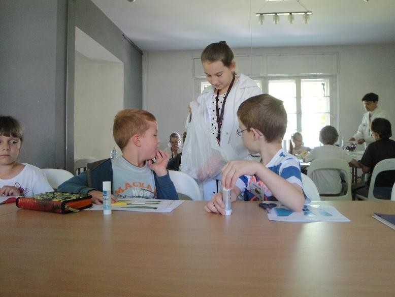 Lato 2013 w Śremie: zajęcia dla dzieci - eksperymenty na...