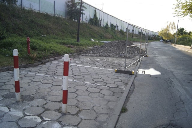 Z powodu prac na ul. Konwalii drogowcy zajęli część miejsc parkingowych wzdłuż ul. Kusocińskiego