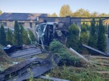 20-letni mieszkaniec powiatu międzychodzkiego rozbił samochodem ogrodzenie jednej z posesji w Sierakowie. Okazało się, że był pijany