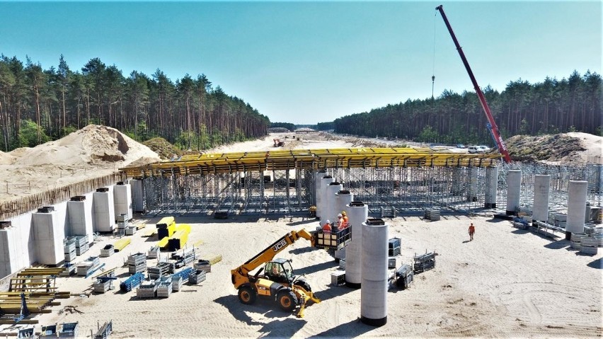 Trwa realizacja największej inwestycji drogowej w regionie -...