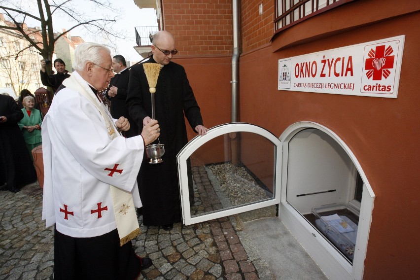 Legnickie Okno Życia ma już trzynaście lat, pozostawiono w nim 5 noworodków