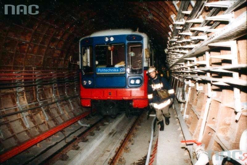 Pierwsza ewakuacja warszawskiego metra. Tak ćwiczyły służby w 1995 roku [ZDJĘCIA]