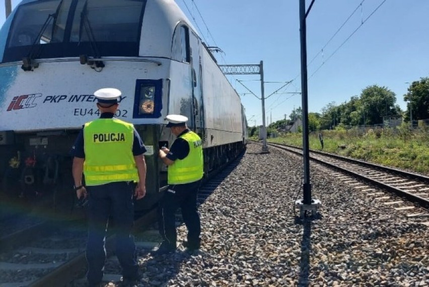 Tragedia na torach w Kutnie. Nie żyje 26-letni mężczyzna