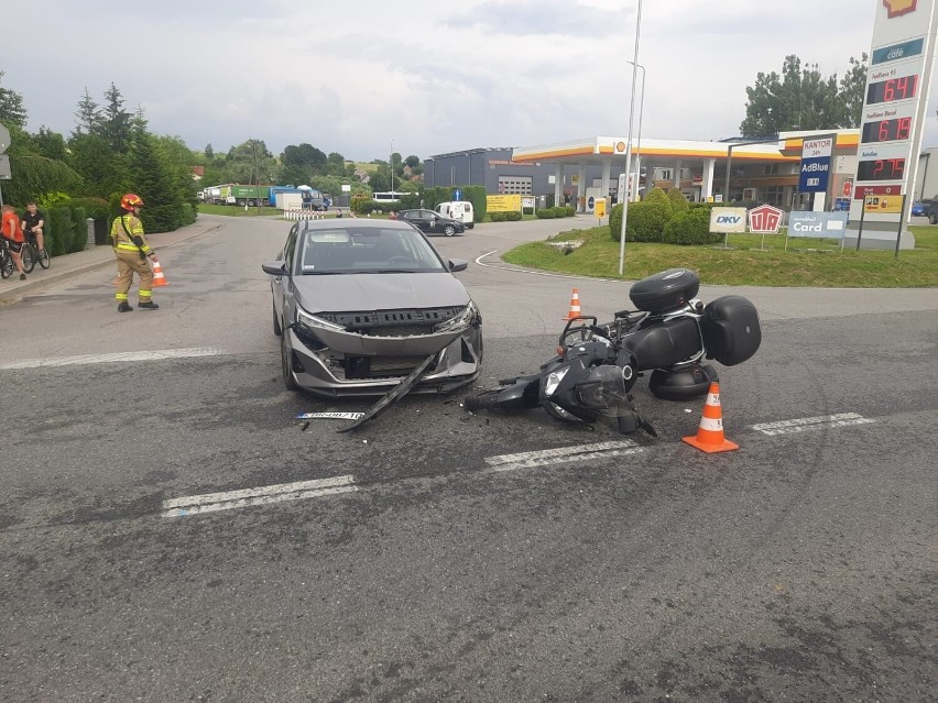 Wypadek na DK 75 w Gnojniku, samochód zderzył się z...