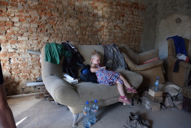 3,5 letnia córka państwa Budzińskich czeka na powrót do domu