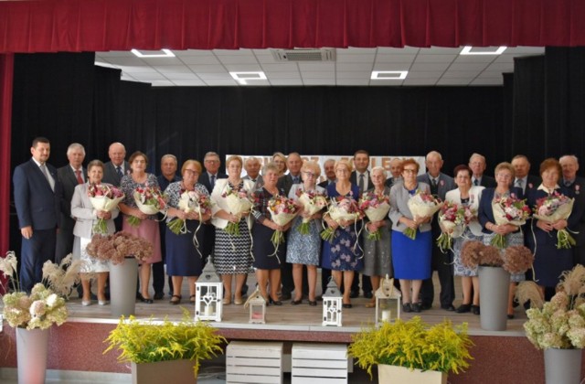 Kilkanaście par z gminy Bobrowo otrzymało medale za długoletnie pożycie małżeńskie