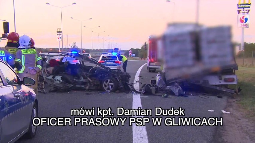 Tragiczny wypadek na A4 w Sośnicowicach pod Gliwicami. Osobówka zderzyła się z ciężarówką. 22-latek nie żyje