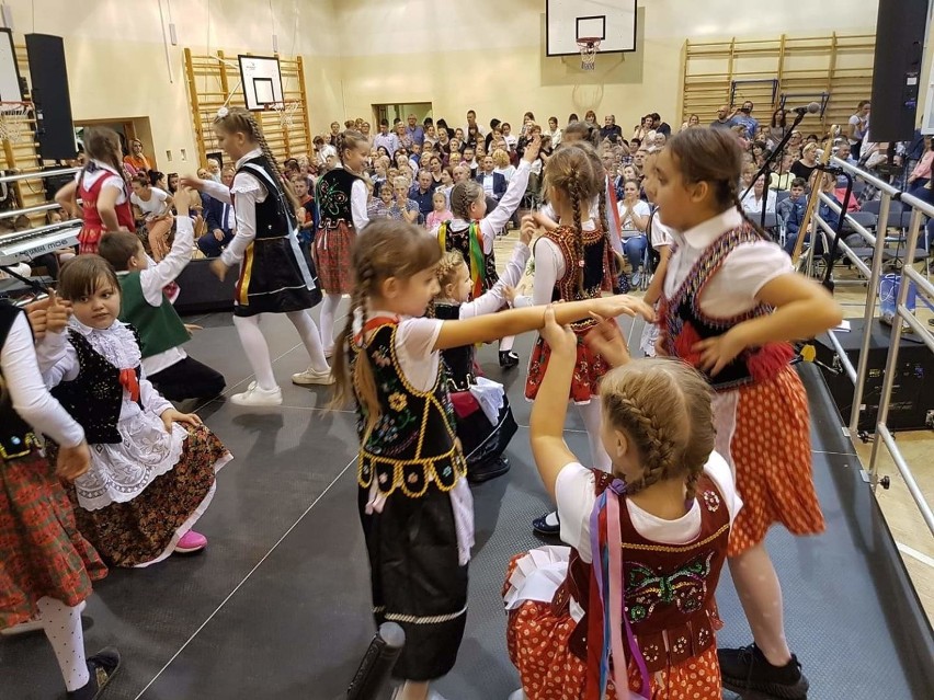 Najpierw w szkole w Świdnicy odbyła się wielka impreza...