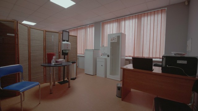 W pomieszczeniach Hali Sportowej w Kazimierzy Wielkiej komfortowo przygotowano Punkt Szczepień Powszechnych.