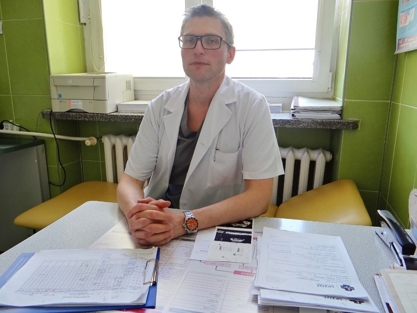Dr Wojciech Ordon przyznaje, że do szpitala trafia coraz...