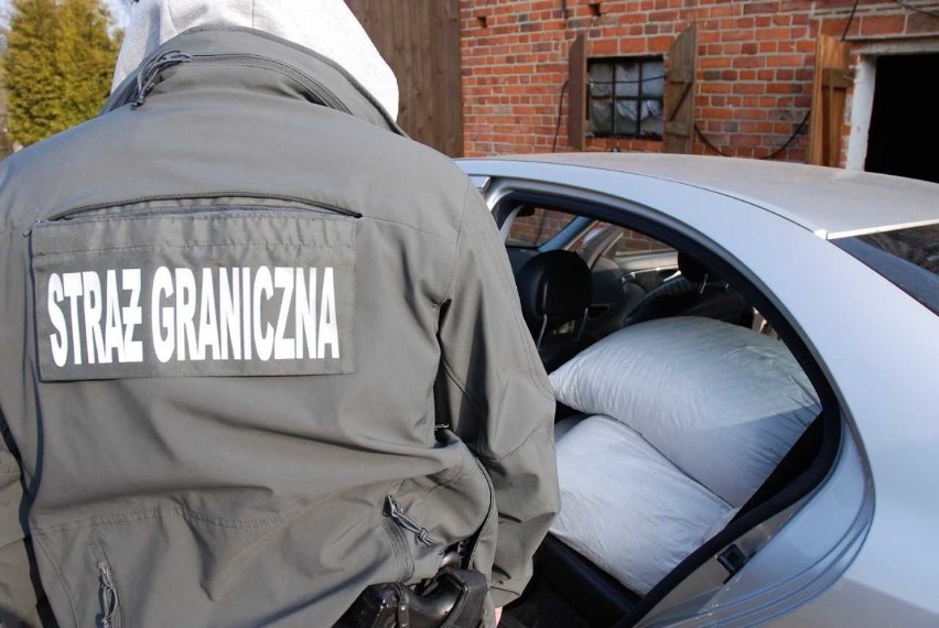 Straż Graniczna w Legnicy skonfiskowała 124 kilogramy krajanki tytoniowej o wartości 85.000 zł.