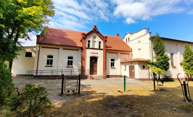 Tak po remoncie wygląda dawna siedziba GOKSiR w Pruszczu. Po remoncie obiekt będzie służył seniorom