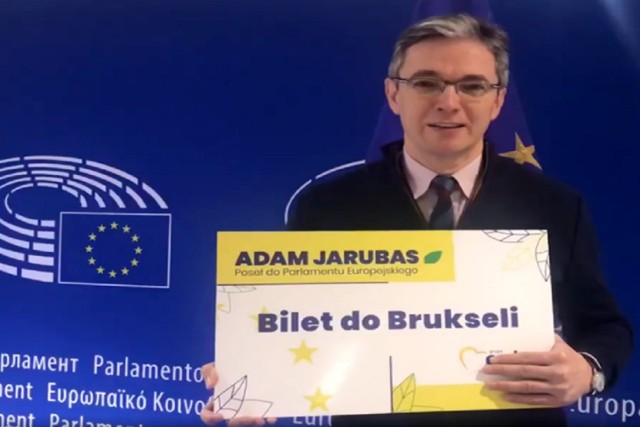 Europoseł Adam Jarubas przekazał na licytację bilet do Brukseli.