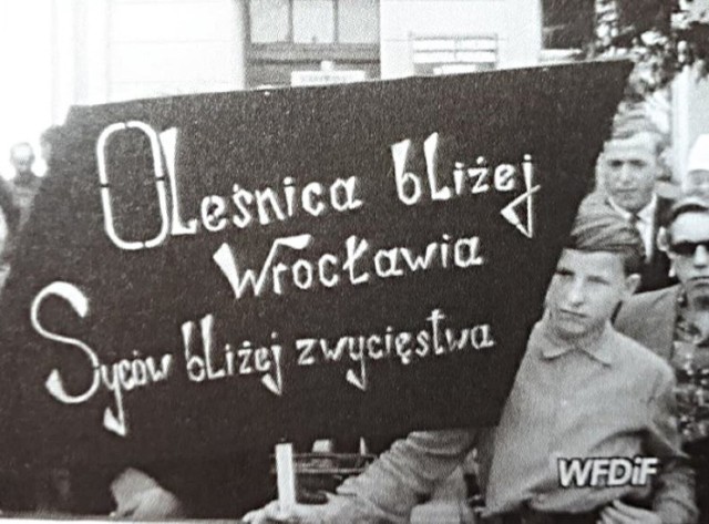 Do księgarń trafiła nawet książka „Kino - ja. Życie w kadrach filmowych” autorstwa Mariana Marzyńskiego, twórcy słynnego filmu „Przed turniejem” z 1965 r.