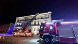 Wichura uszkodziła blaszane opierzenie ratusza w Skwierzynie. Konieczna była pomoc strażaków