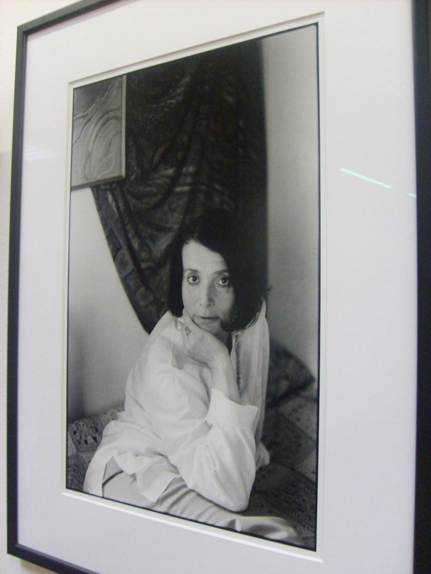 Aktorkę, Zofię Saretok, Cottin sfotografował w jej domu.