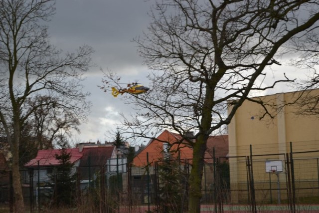 Nowy Dwór Gdański. Śmigłowiec ratunkowy wylądował w centrum miasta