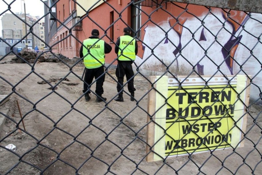 Wrocław: Na budowie przy Inowrocławskiej znaleziono niewybuch (ZDJĘCIA)