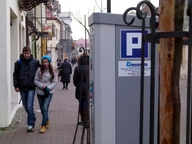 Spółka City Parking Group z Grudziądza, która prowadziła już łowicką strefę, zaproponowała niewiele więcej od zwycięskiego konkurenta