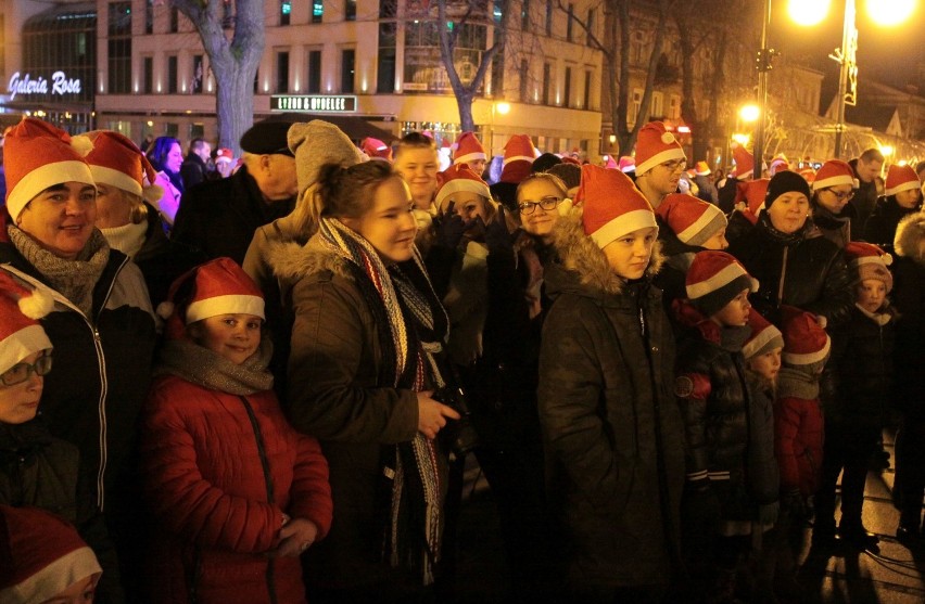 Tłumy radomian wzięło udział w odpaleniu świątecznych ozdób....
