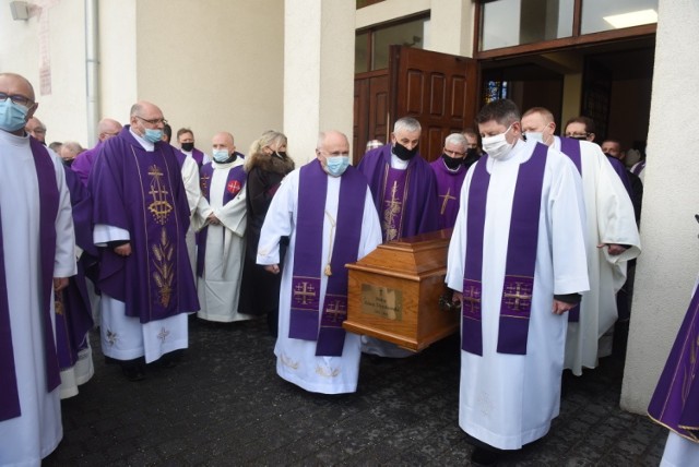 Msza żałobna w intencji zmarłego biskupa seniora Adama Dyczkowskiego. Uroczystość odbyła się w kościele pw. Ducha Świętego w Zielonej Górze.