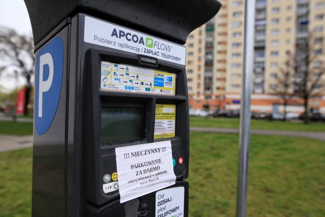 Parkometry na osiedlu Rusa są odpowiedzią na liczne skargi mieszkańców dotyczące zajmowania miejsc parkingowych, za które płacą w czynszu, przez mieszkańców osiedla Zodiak.

Zobacz zdjęcia --->
