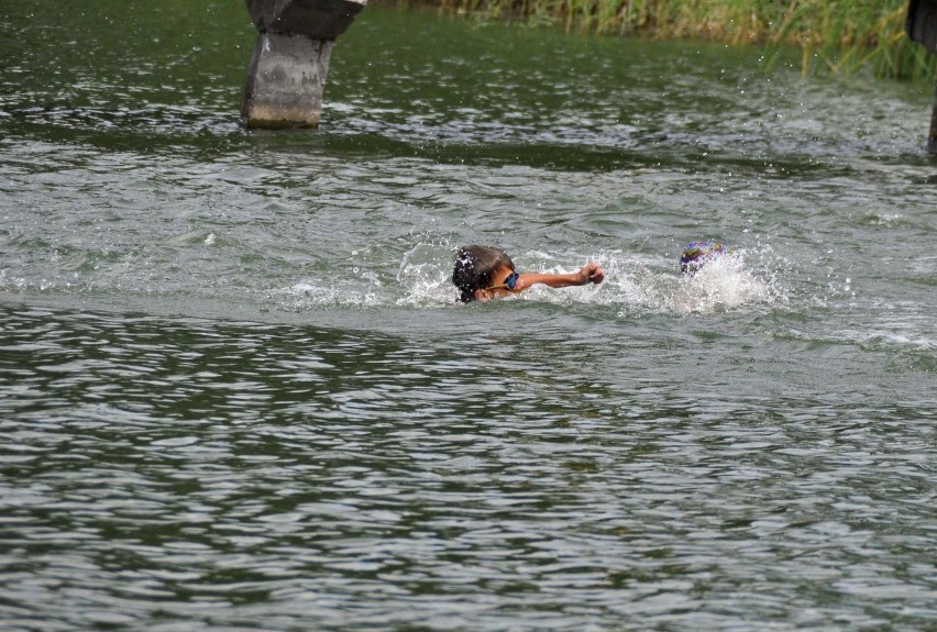 Po raz pierwszy na jeziorze Miejskim odbyły się zawody w pływaniu długodystansowym.