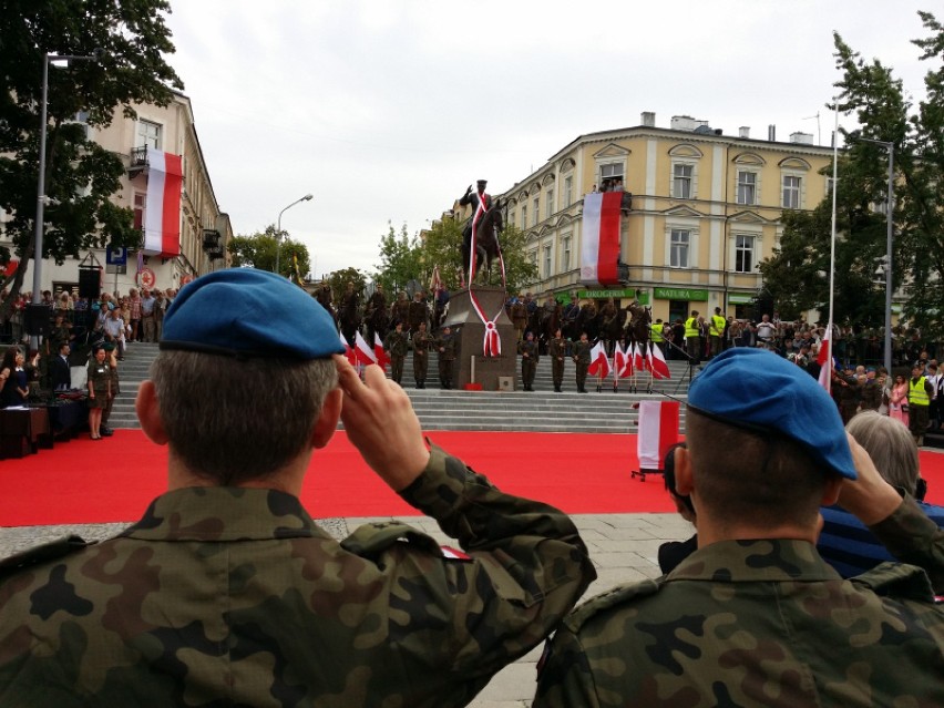 Policjanci zabezpieczali odsłonięcie pomnika