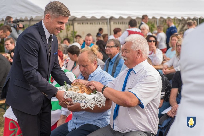 Bielawki: w gminie Pelplin już podzielono się dożynkowym chlebem [ZDJĘCIA]
