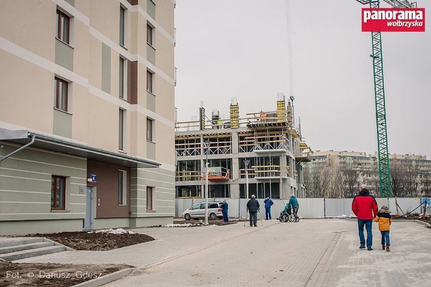 Przekazano klucze 72 lokatorom w nowych blokach, wybudowanych przy ul. Husarskiej w Wałbrzychu