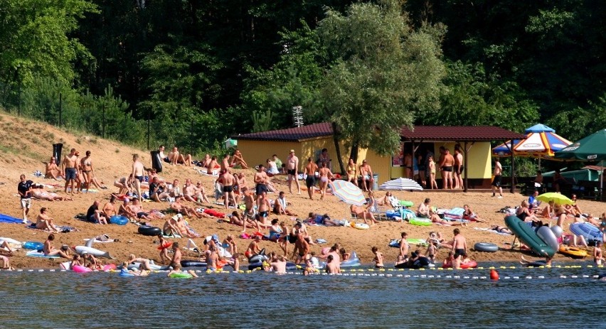 Wróciły upały, wrócili plażowicze. Kilka zdjęć z plaży w Osieku