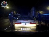 W Radwanicach policjaci zatrzymali dwóch mieszkańców gminy Grębocice. Kierowca nie miał uprawnień, a pasażer posiadał narkotki