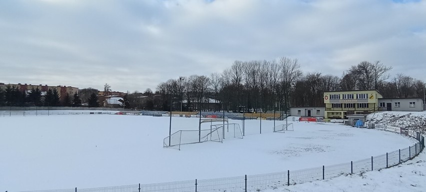 Stadion klubu Naprzód Jędrzejów bez charakterystycznej...