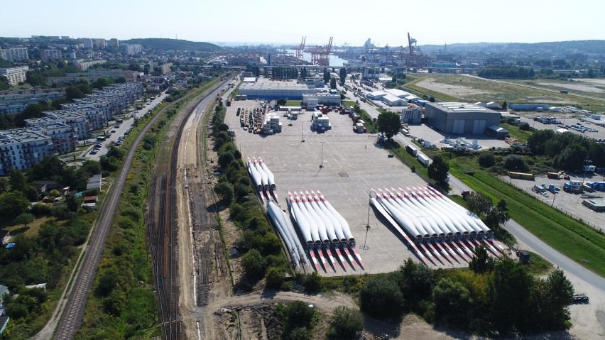 Poprawiono dostęp kolejowy do zachodniej części Portu Gdynia. Rozbudowa torowisk i ich elektryfikacja 