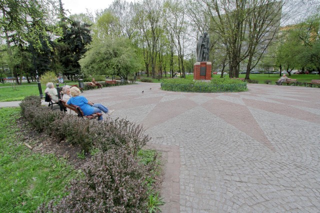 Mieszkańcy nie wyobrażają sobie bloków w ich parku