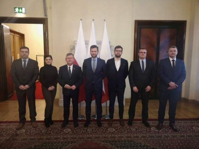 W Warszawie doszło do spotkania i porozumienia przedstawicieli rządu z władzami Małopolski oraz reprezentantami miast z województwa w sprawie przygotowań do igrzysk europejskich.